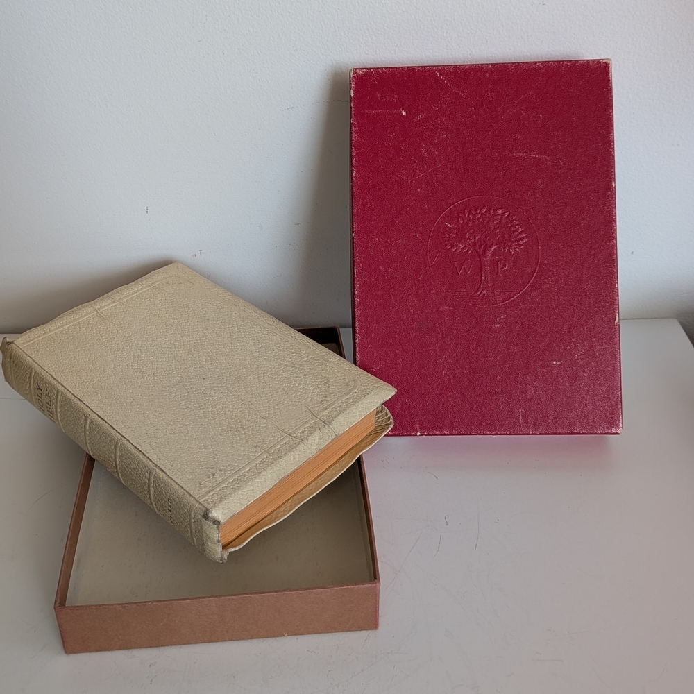 Vtg King James Version Young Folks' Text World Bible original box Cream Cover